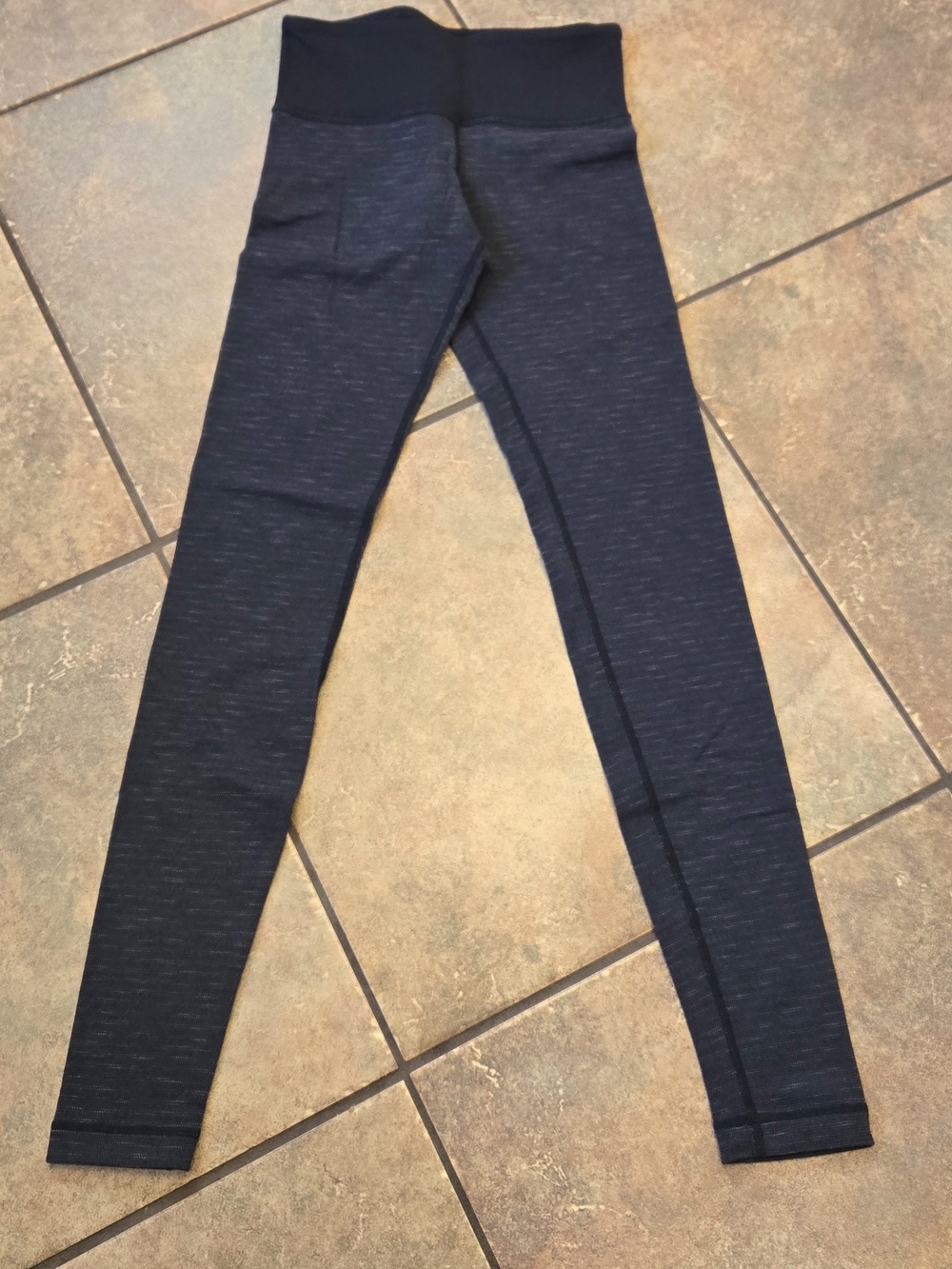 Lululemon Wunder Under full-length leggings/pants in women’s size 2. Black/charc